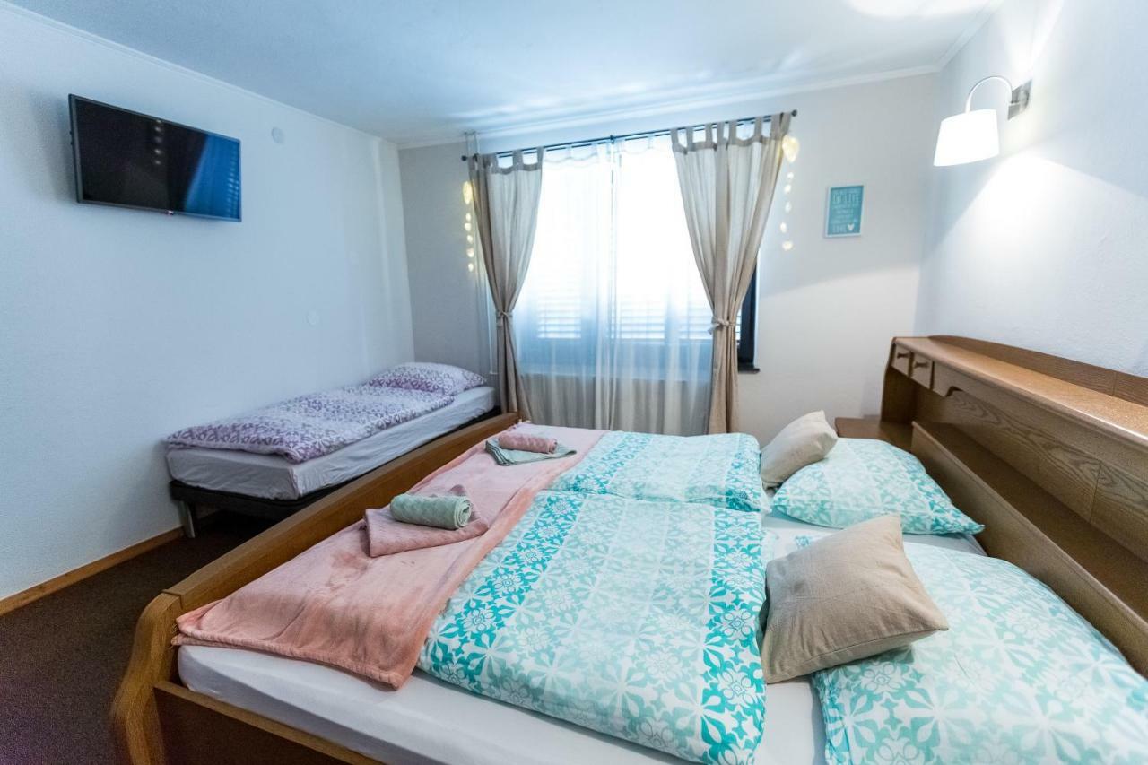 Rooms Malina Blejska Dobrava Buitenkant foto