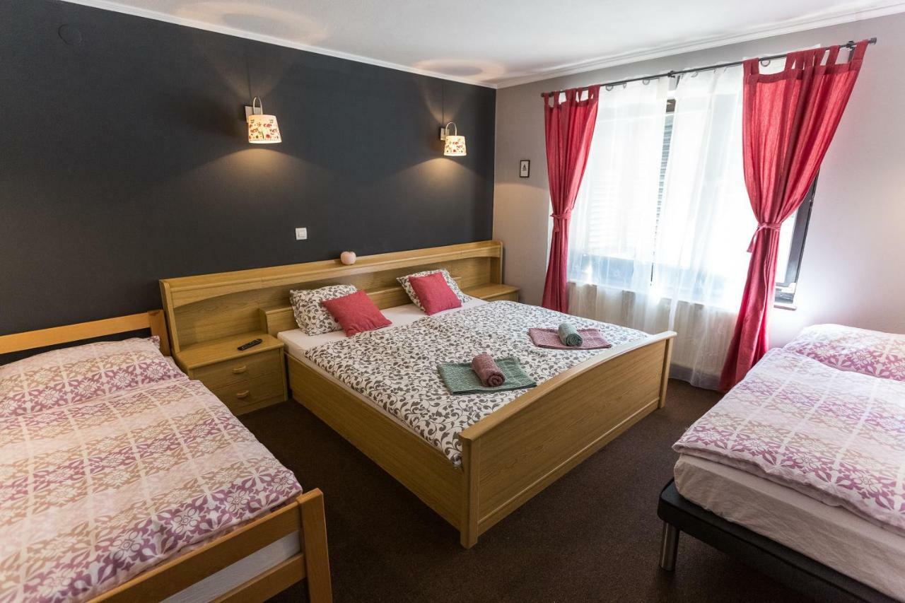 Rooms Malina Blejska Dobrava Buitenkant foto