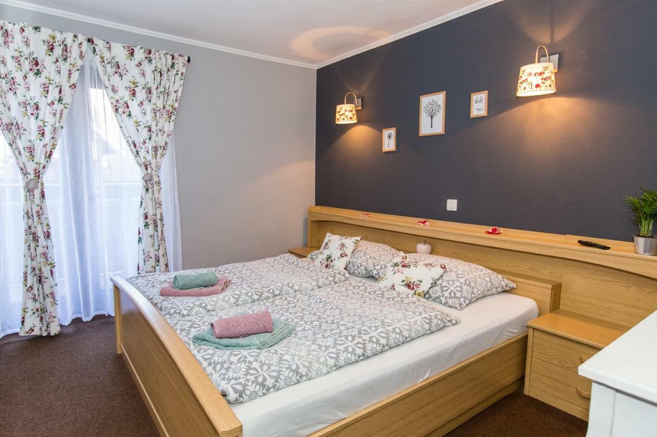 Rooms Malina Blejska Dobrava Buitenkant foto